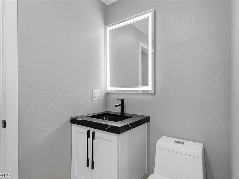 300 E Lacy Ln — Photo 30