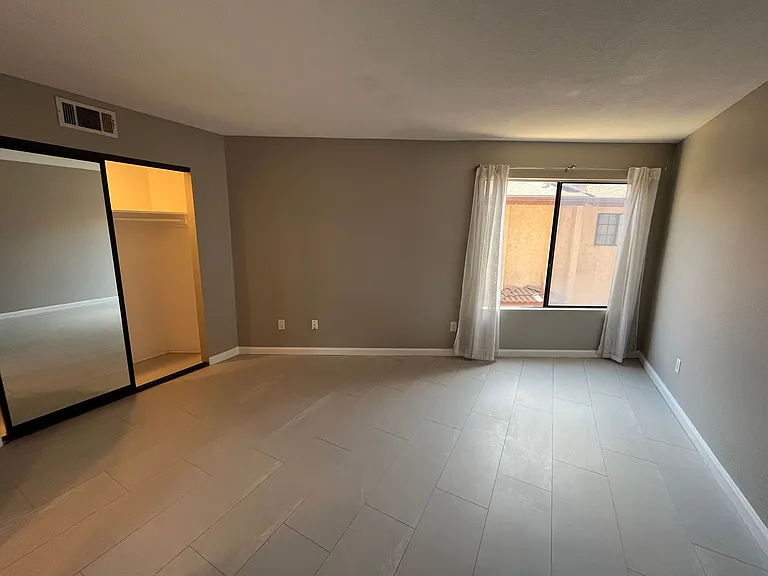 1121 Eureka St #1 — Photo 9
