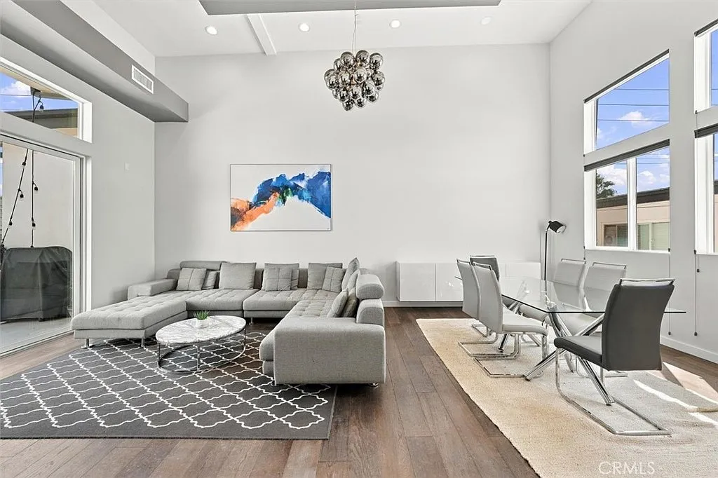 4 bed, 2078 sqft, $6,800 — Photo 4