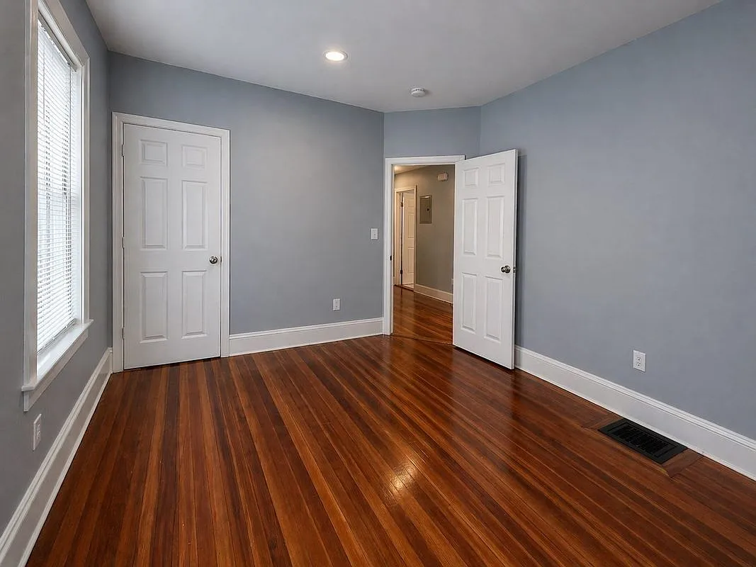 3 bed, 1.0 bath, 1175 sqft, $3,000 — Photo 4
