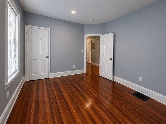 3rd image of 9 Nightingale St APT 2
