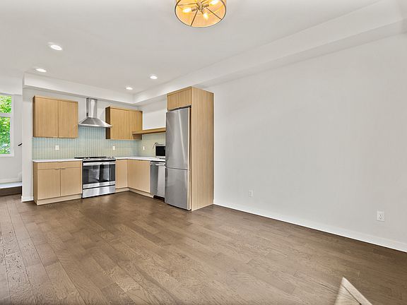 3rd image of 4722 C 31st Ave S