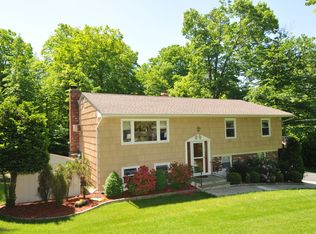 575 Waverly Rd, Yorktown Heights, NY 10598