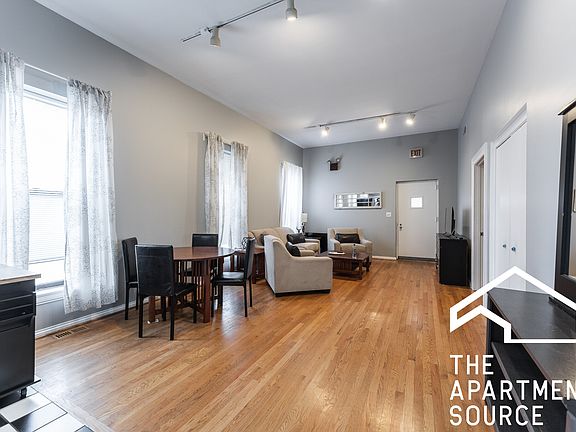 3rd image of 646 N Damen Ave #2
