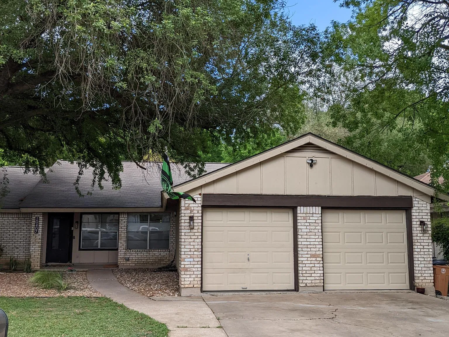 10407 Little Pebble Dr — Photo 3