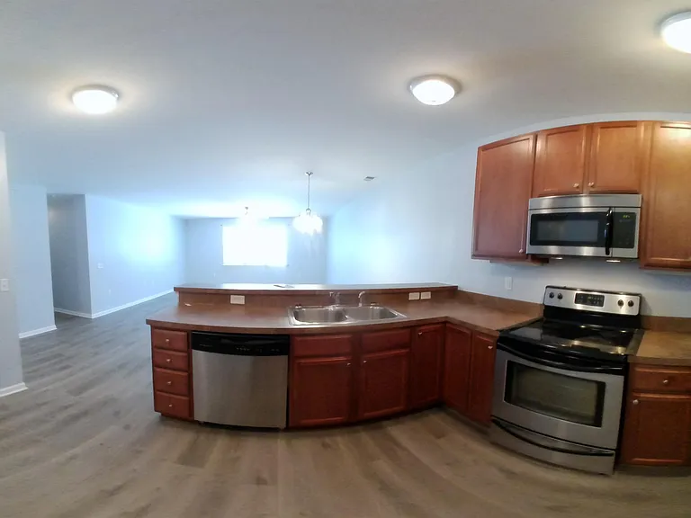 908 Southmoor Dr #303 — Photo 10