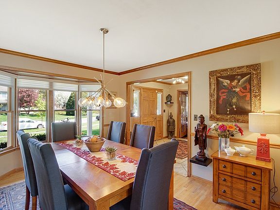 3rd image of 215 Adler Dr