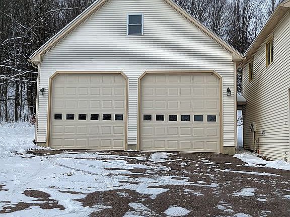 2nd image of 1883 Pond Rd