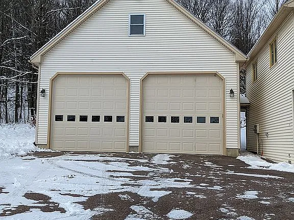 1883 Pond Rd — exterior photo