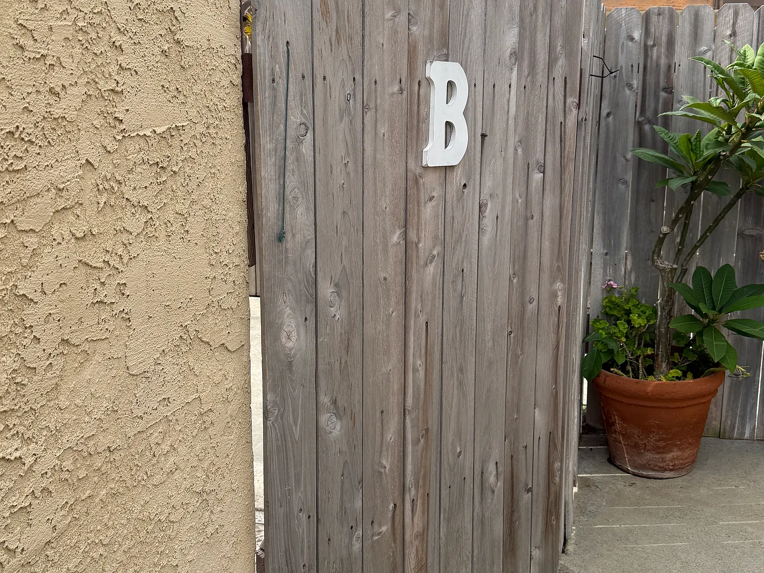 2 bed, 1350 sqft, $2,700 — Photo 2