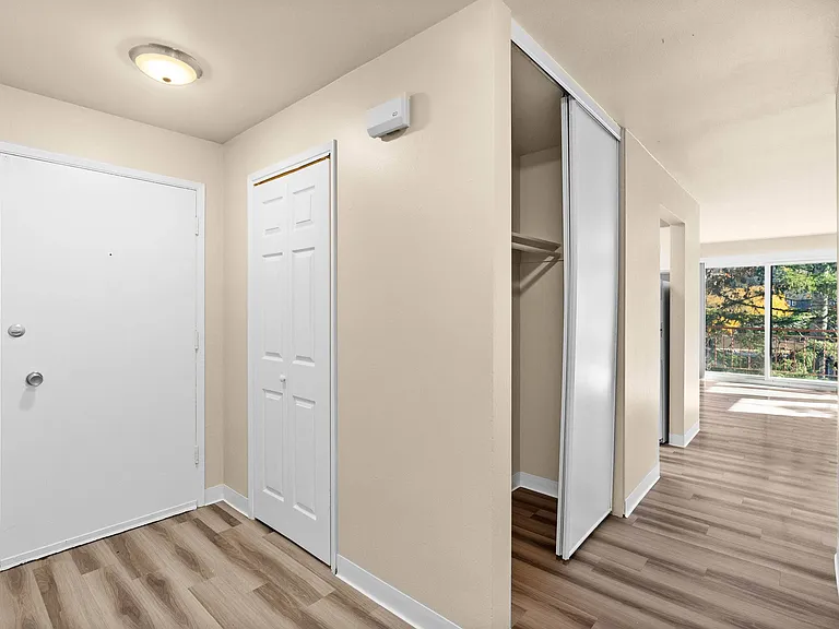 Bergen Apartments — Photo 20
