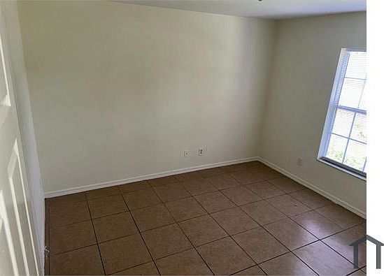 5th image of 2910 Martin Ave