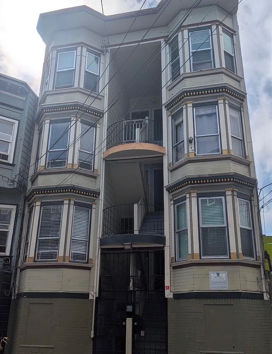 2 bed, 750 sqft, $3,200 — Photo 1