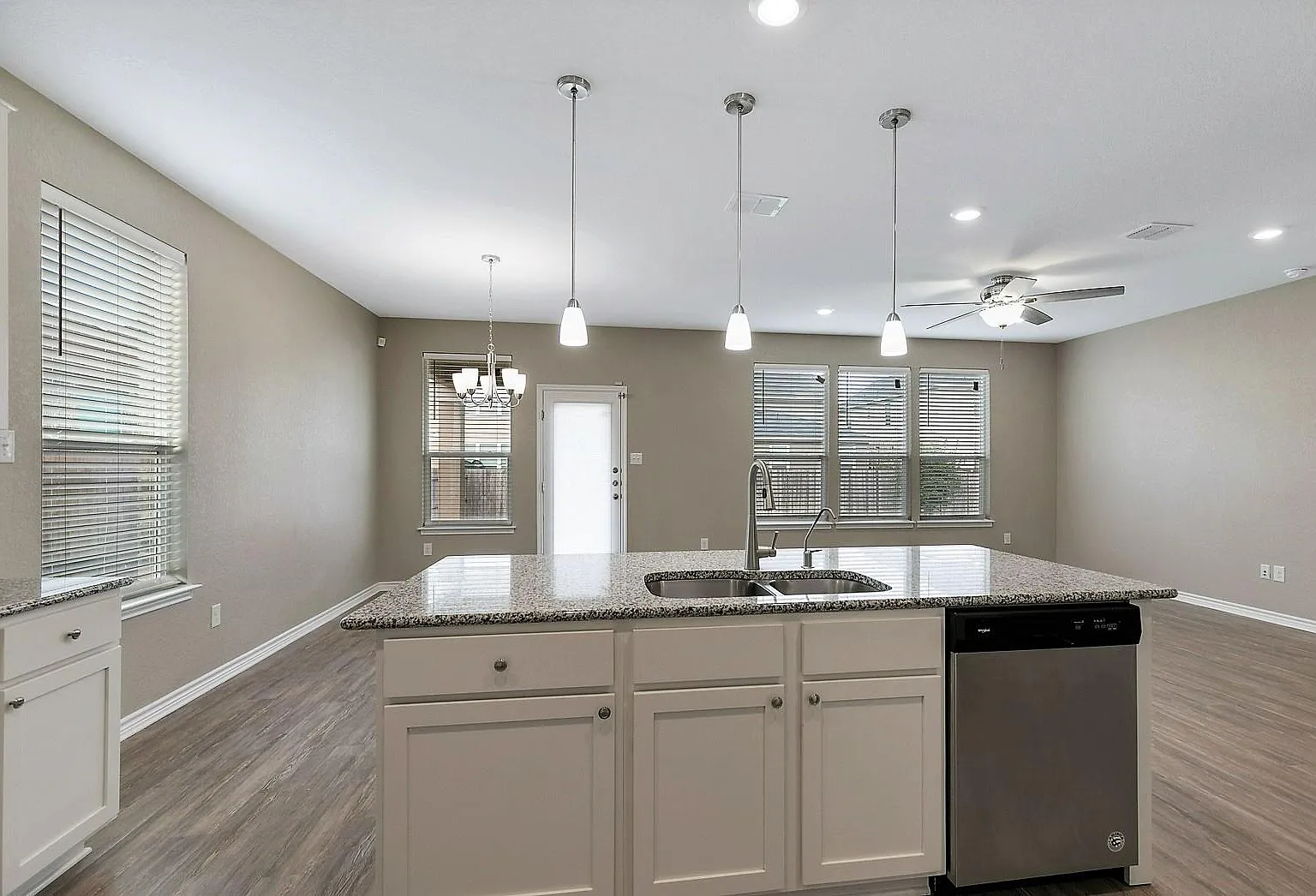 4 bed, 2.0 bath, 1711 sqft, $1,995 — Photo 1
