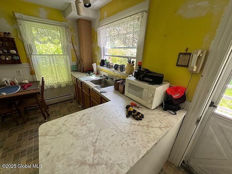 4th image of 42 Overbrook Rd