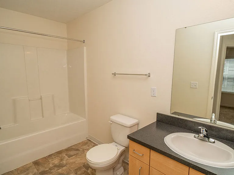 Lynbrook Apartments and Townhomes — Photo 51
