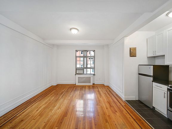 2nd image of 208 W 23rd St APT 401
