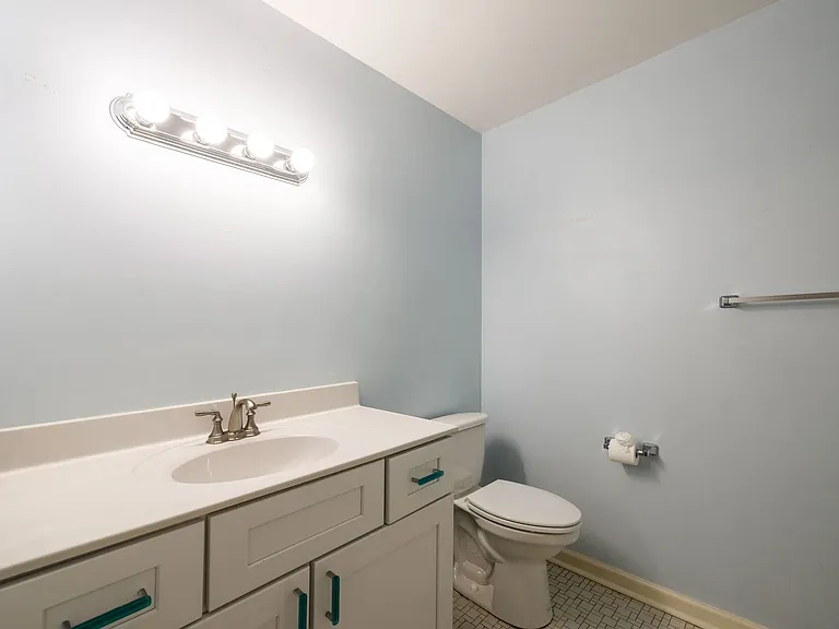 2401 Scarsborough Dr — Photo 38