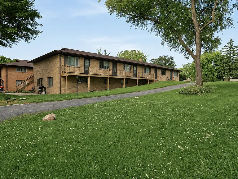 322 Maple Dr #2 — Photo 3