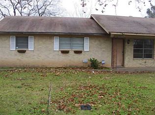 5 Willow Dr, Hearne, TX 77859