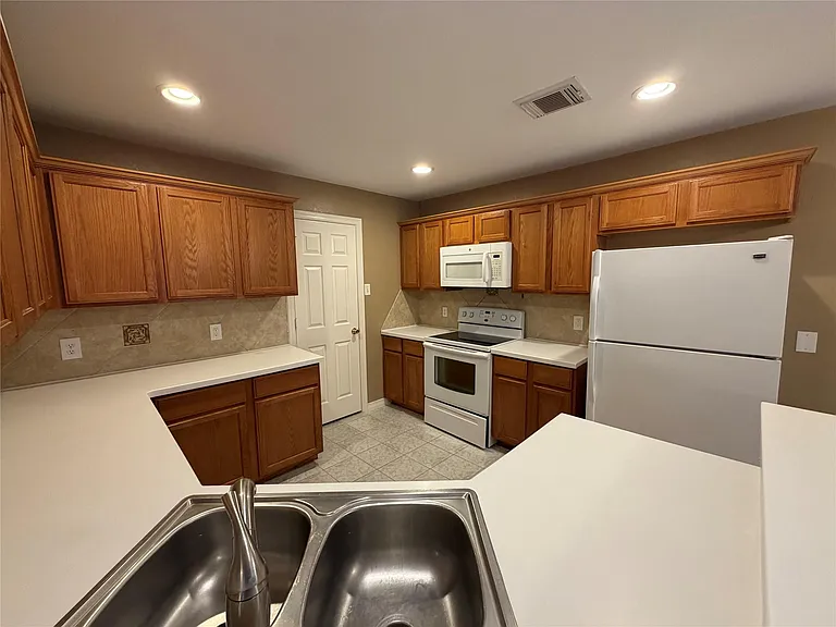 9110 Prairie Trails Dr — Photo 29