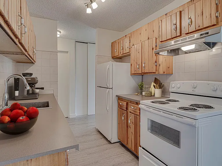 180 Pinehouse Dr — Photo 4
