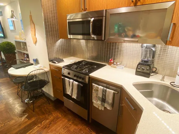 347 West 57th Street image 9 of 29