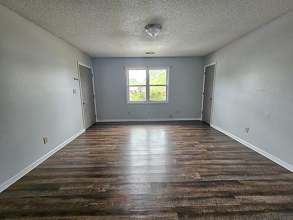 3rd image of 400 Delview Rd APT C