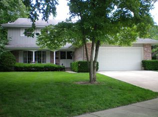 1047 Oak Ct, Flossmoor, IL