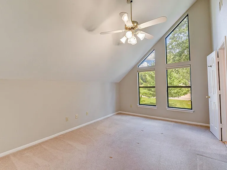10045 Valley Dr S — Photo 29