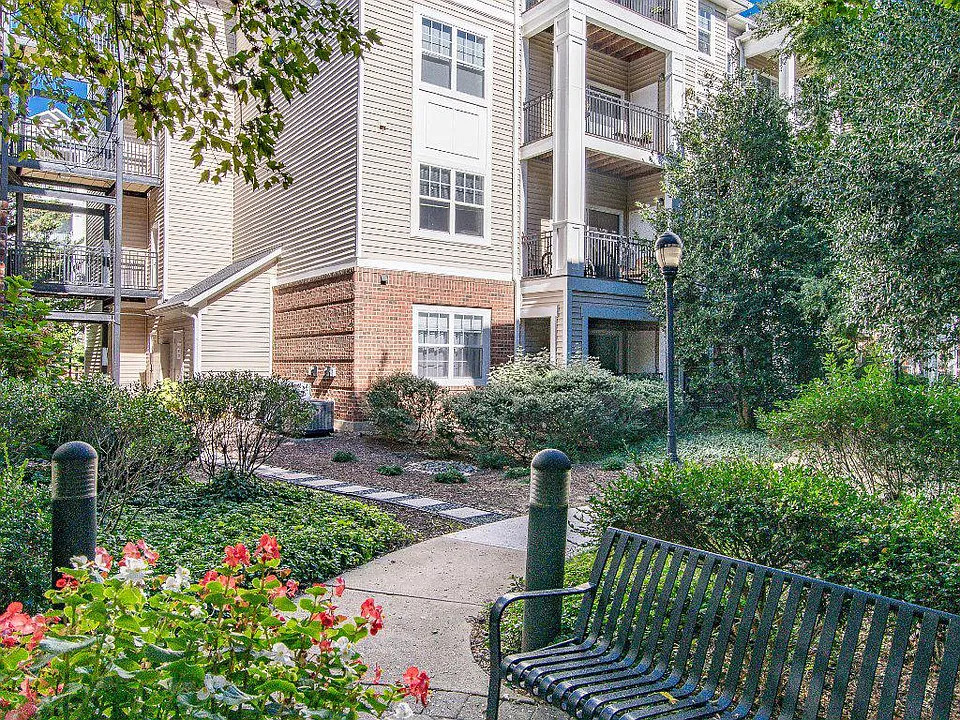 12921 Centre Park Cir #405