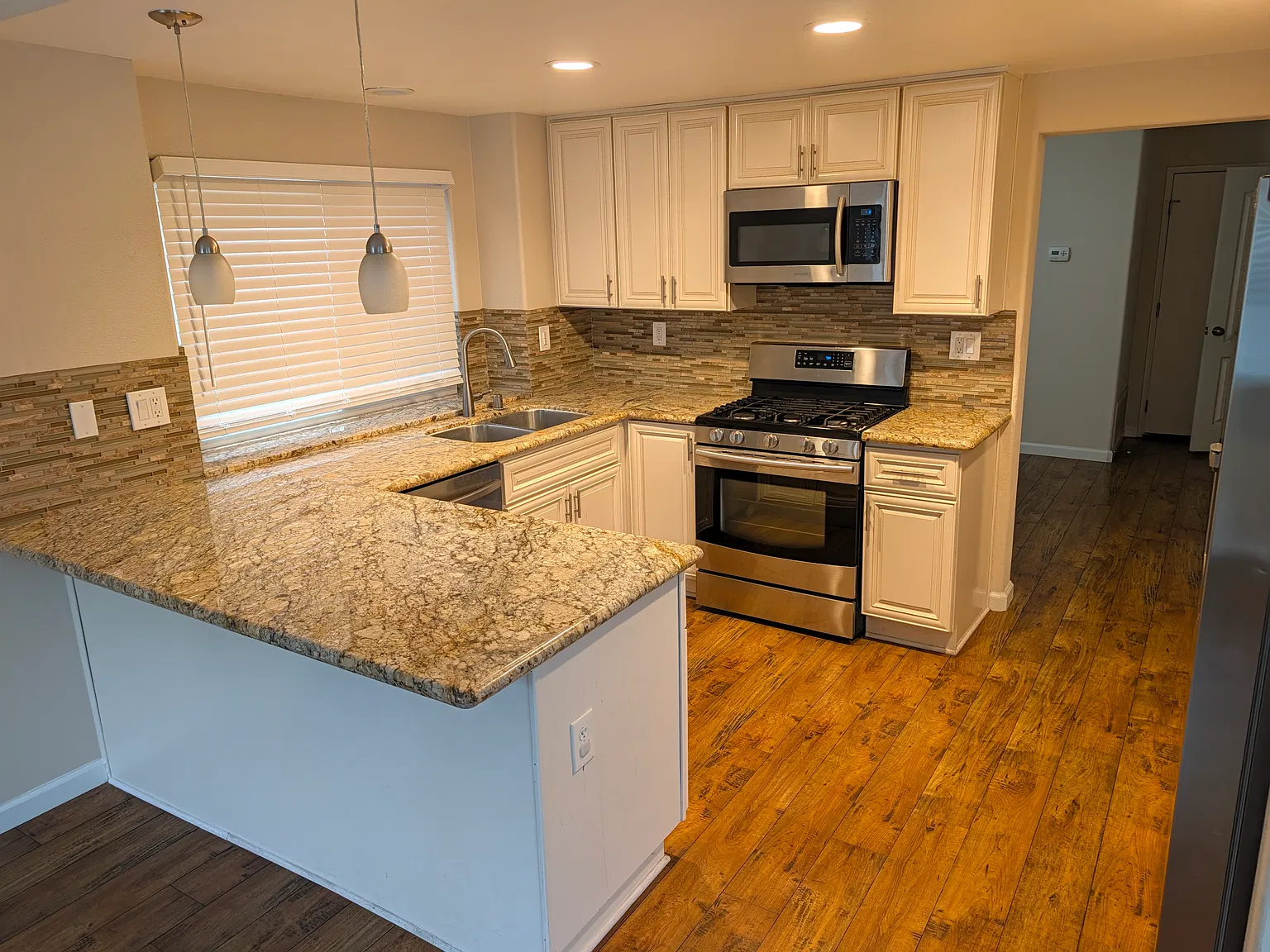 3 bed, 2.5 bath, 1618 sqft, $3,500 — Photo 3
