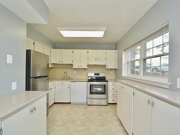 5th image of 4046 Summer Hollow Ct #150C