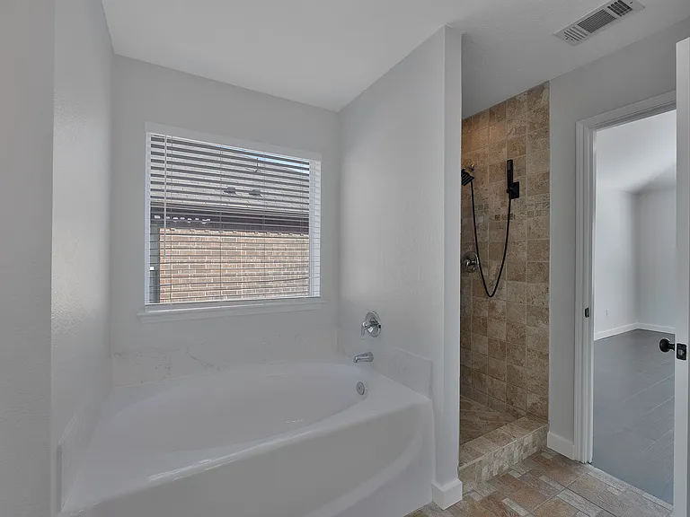 605 Clearbrook St — Photo 29