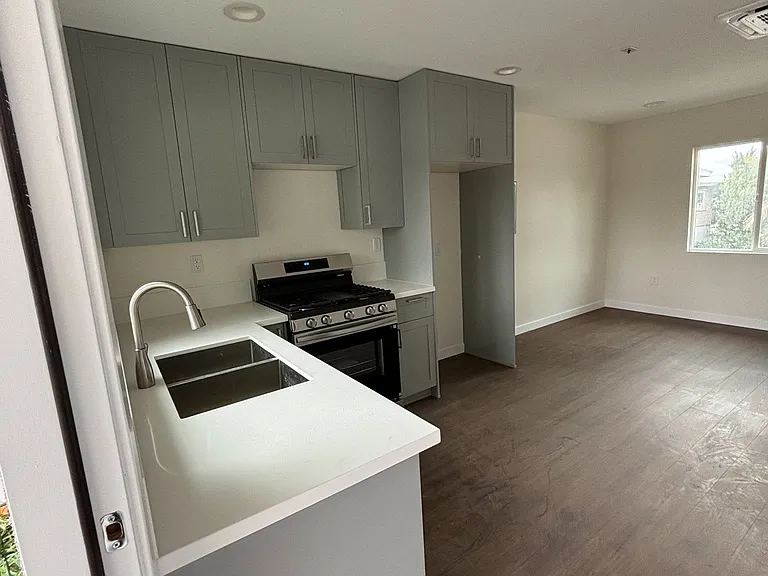 14316 Christine Dr — Photo 6