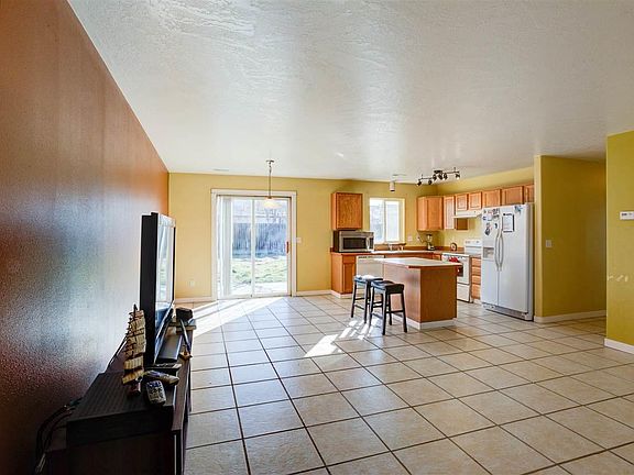 2nd image of 627 N Cedar Ave