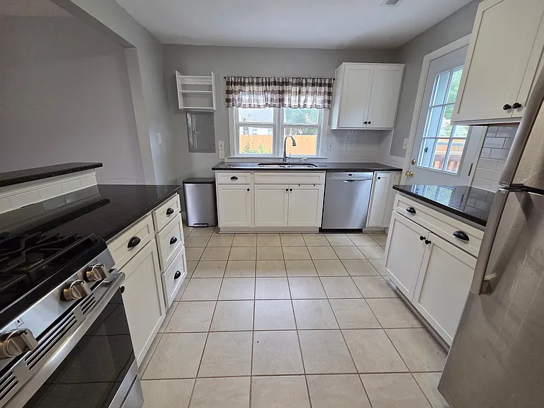 7405 Yorktown Dr — Photo 9