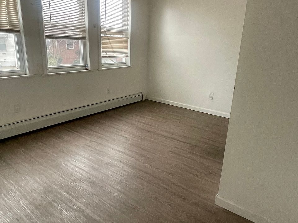 1st image of 149-44 Hollywood Ave Floor 1