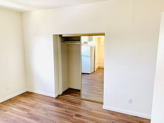 5th image of 2221 Abbott St APT 9