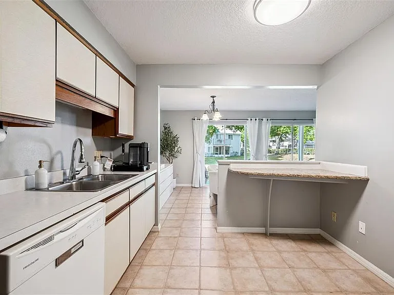 2258 Coach House Blvd #804 — Photo 6