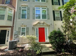 990 Harrison Cir, Alexandria, VA 22304