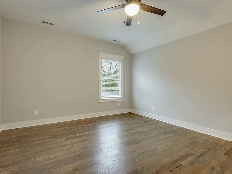 718 S 13th St — Photo 13