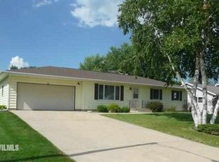 513 W Fox Knoll Dr, Lena, IL 61048