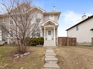 116 E Saddlebrook Cmn NE, Calgary, AB T3J 5M4