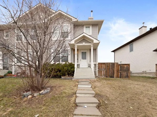 116 E Saddlebrook Cmn NE, Calgary, AB T3J 5M4