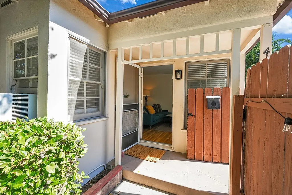 2 bed, 850 sqft, $3,400 — Photo 1