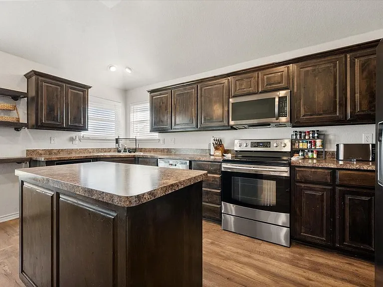 9224 Diane Dr — Photo 4