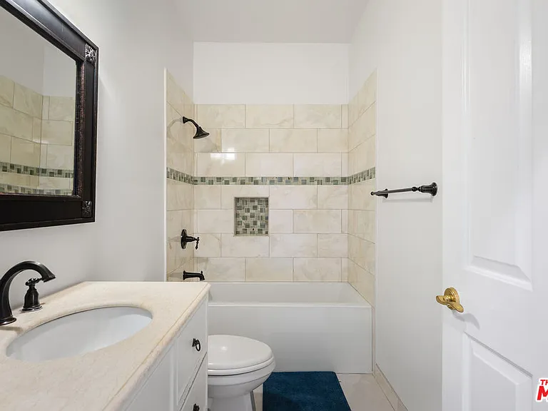 21630 Saddle Peak Rd — Photo 18