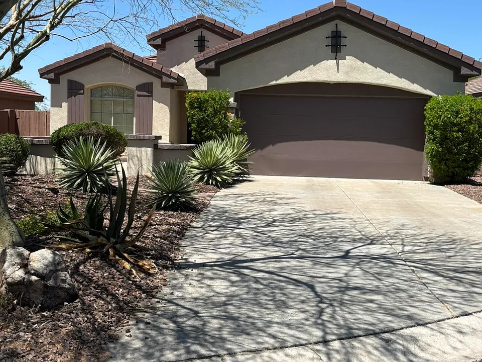 41520 N River Bend Ct