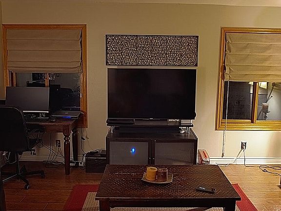 3rd image of 22137 Burbank Blvd Unit 1